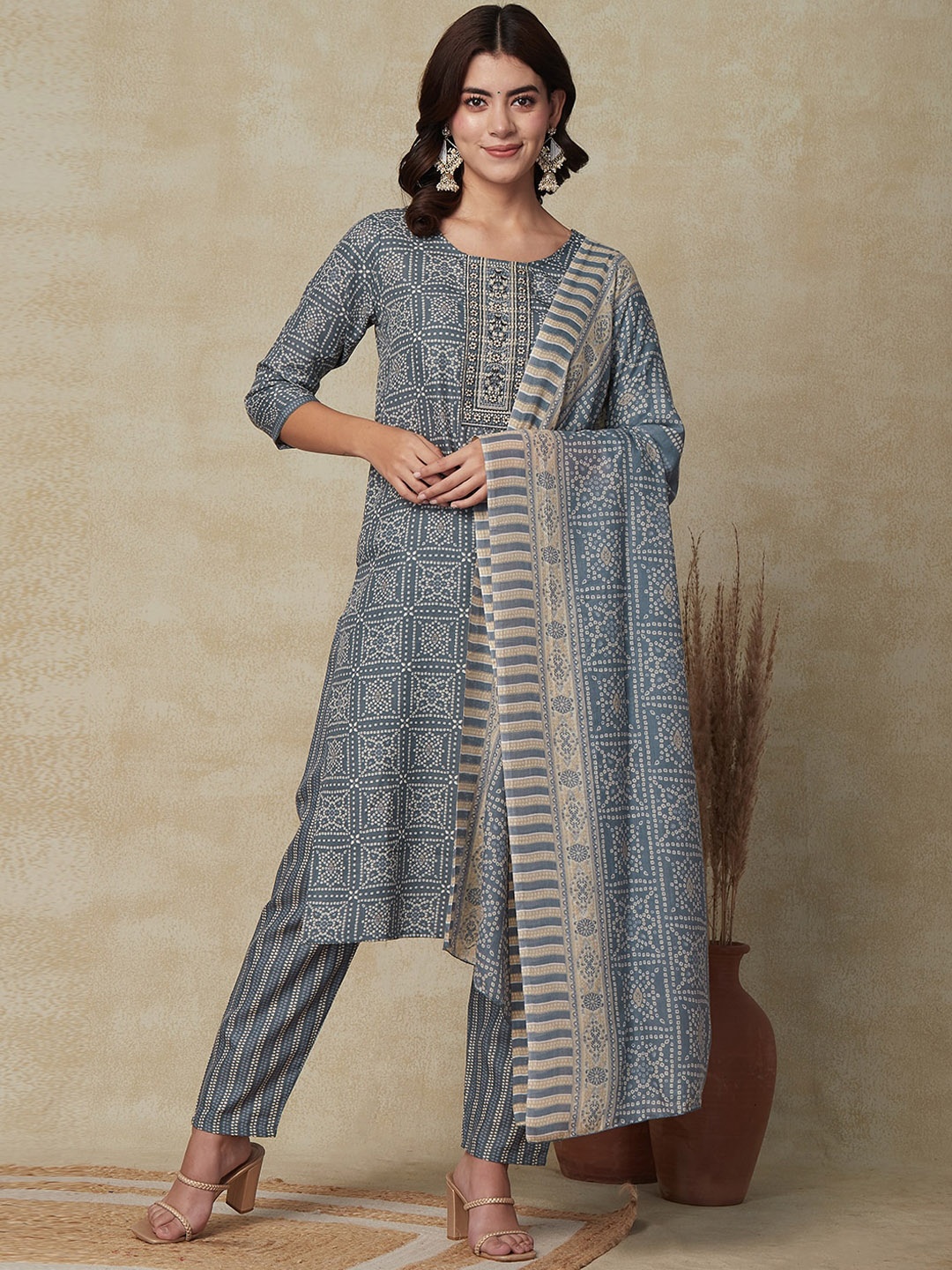 

FASHOR Ethnic Motifs Printed Straight Linen Kurta With Trousers & Dupatta, Grey