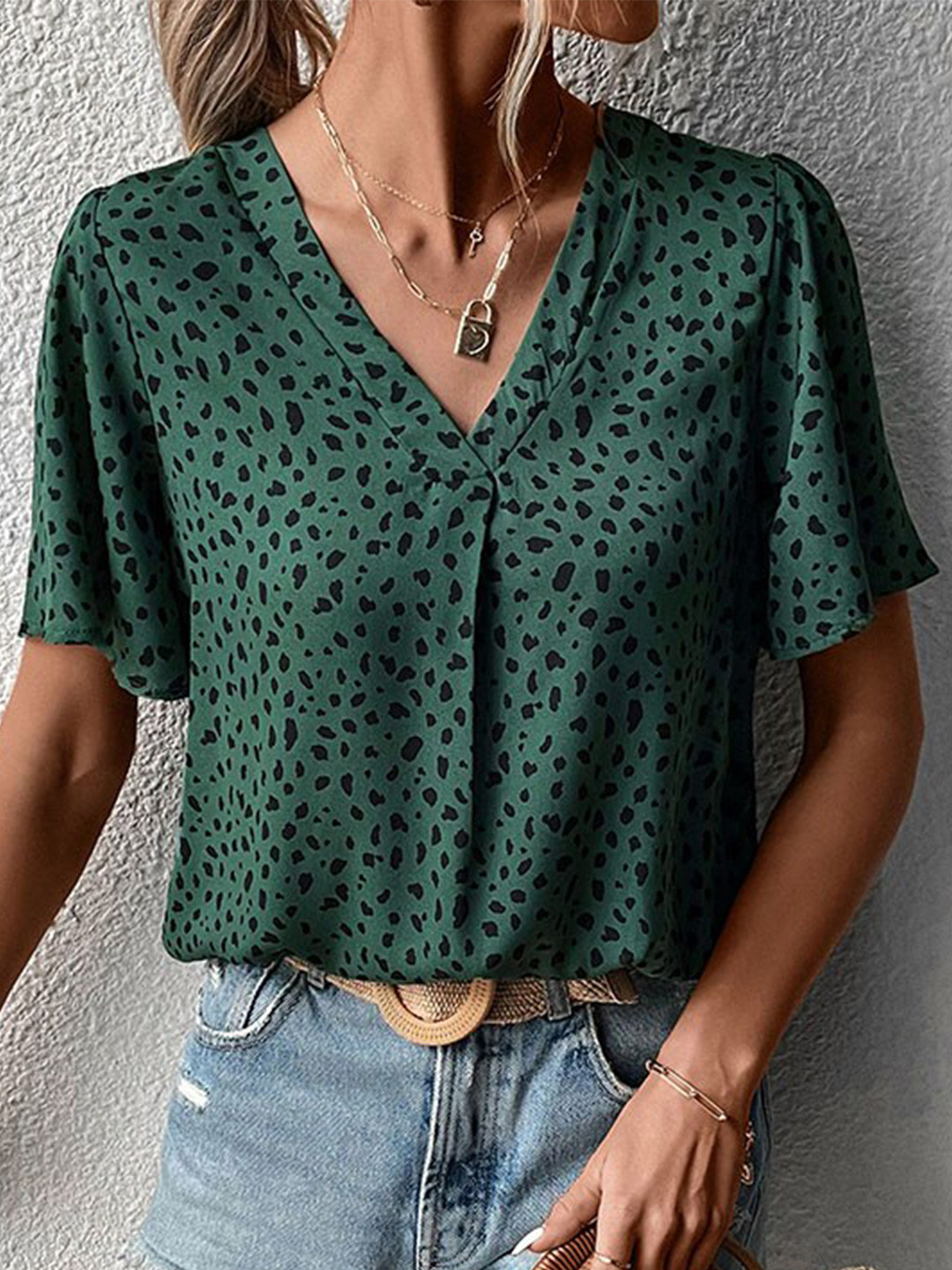 

StyleCast Green Abstract Printed Flared Sleeve Top