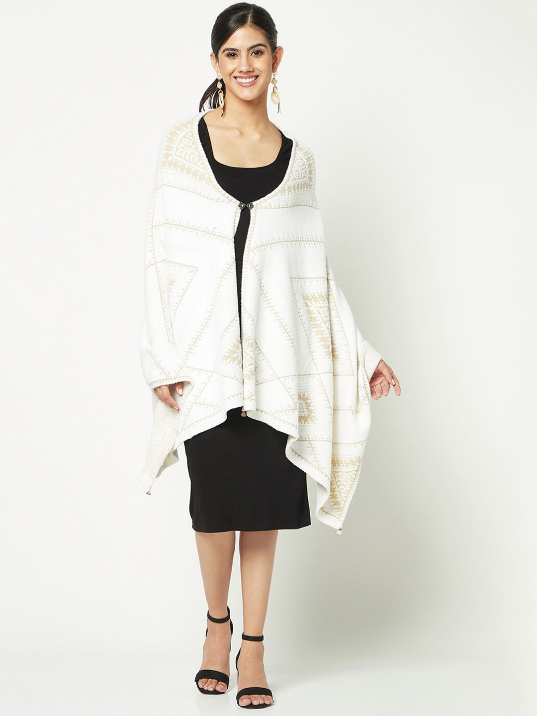 

Knitstudio Ethnic Motif Knitted Front Closure Stole, Off white