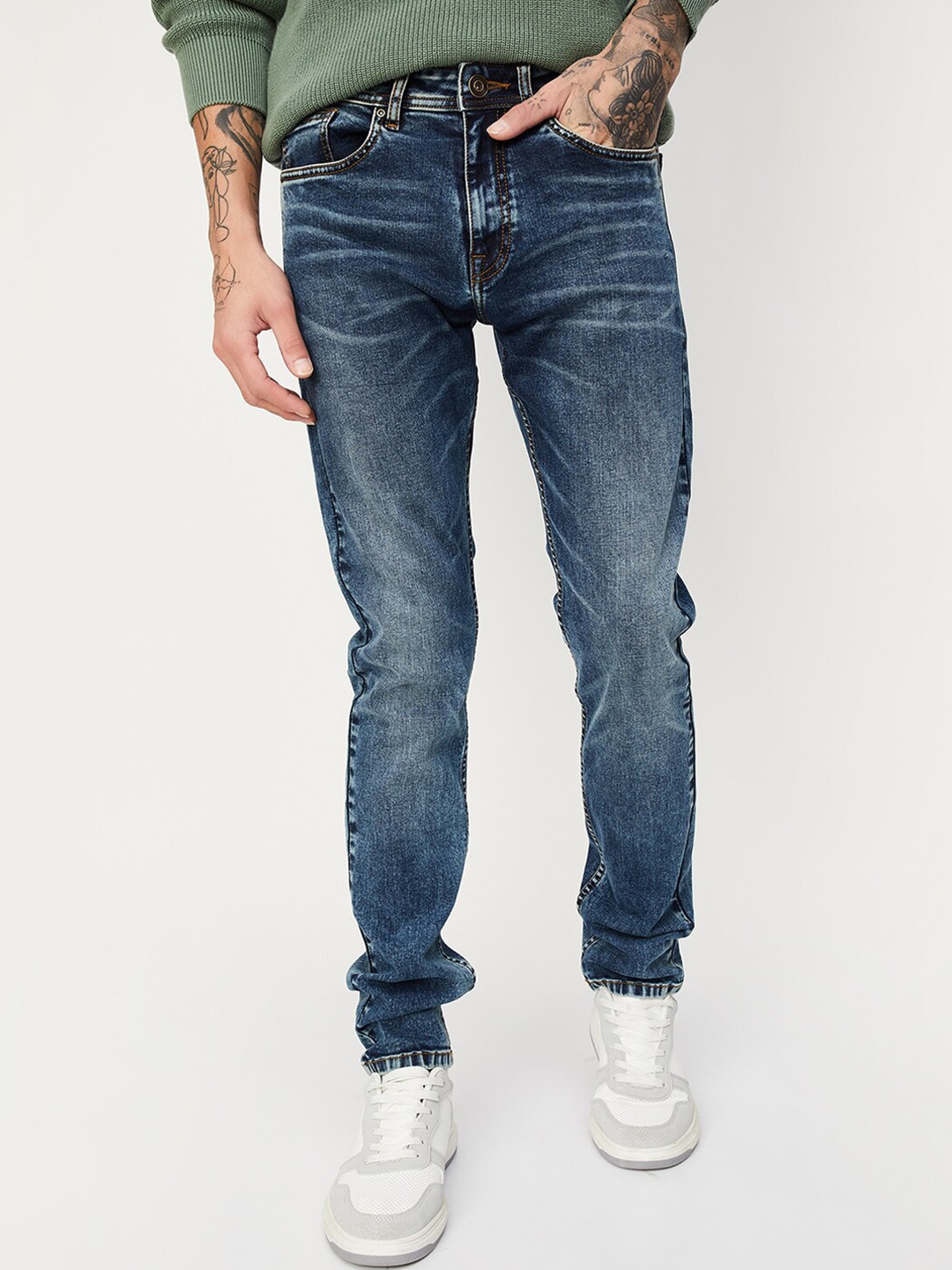 

max Men Regular Fit Mid-Rise Light Fade Cotton Jeans, Blue