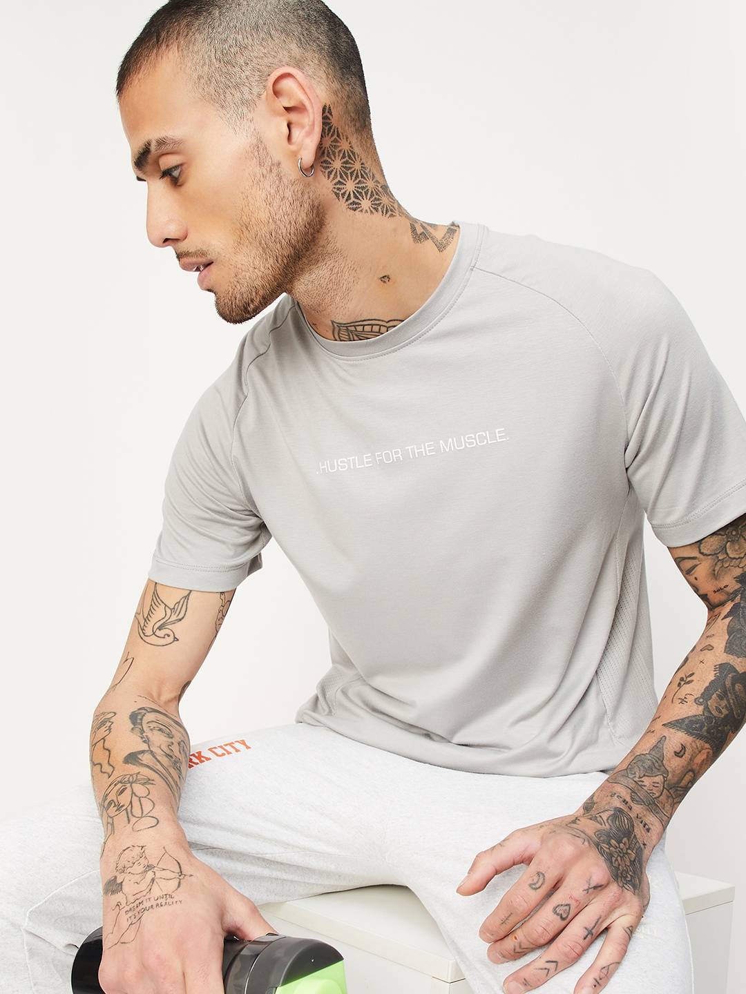 

max Men Grey T-shirt