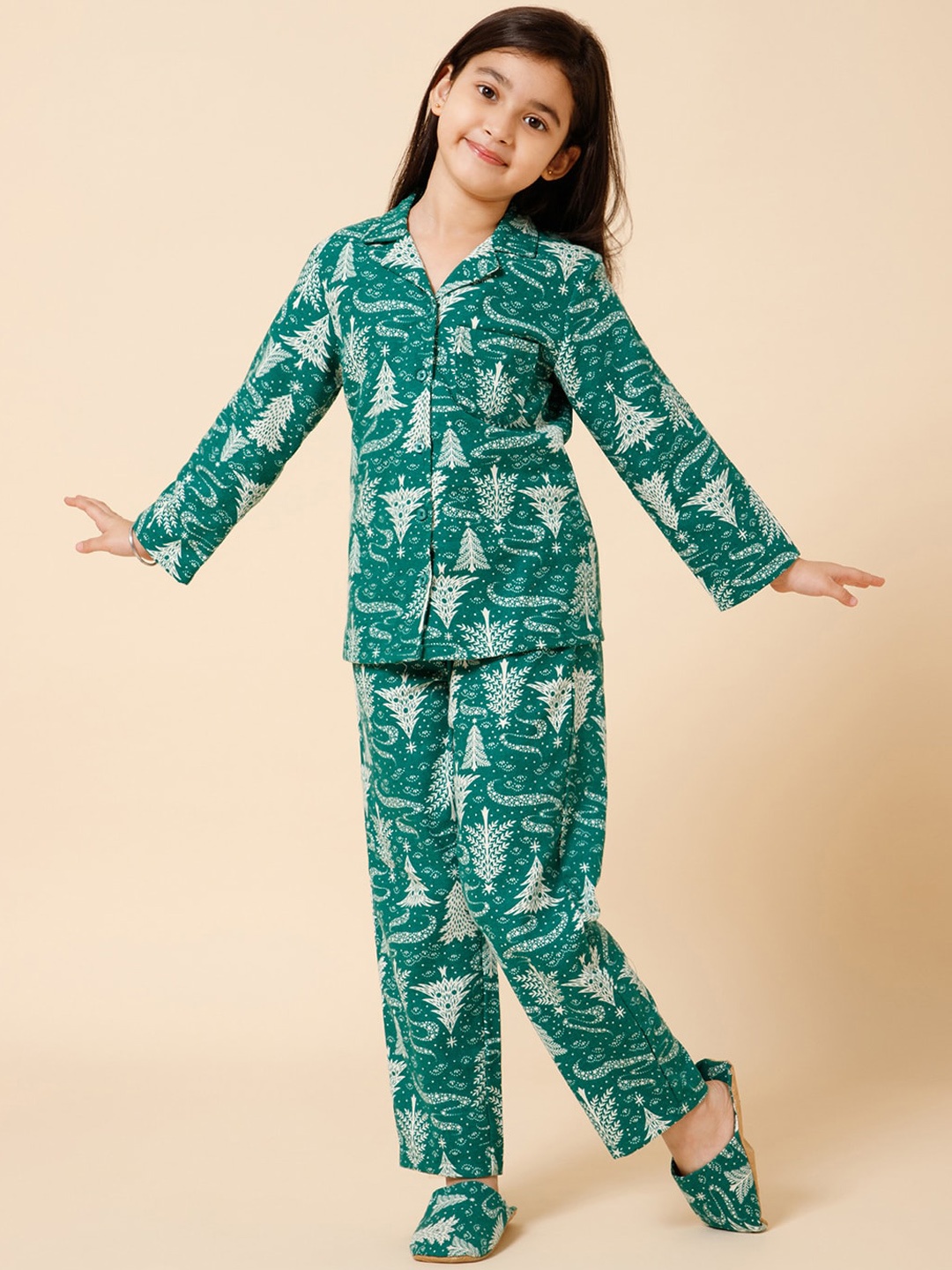 

PICCOLO Girls Graphic Printed Shirt With Lounge Pant, Green