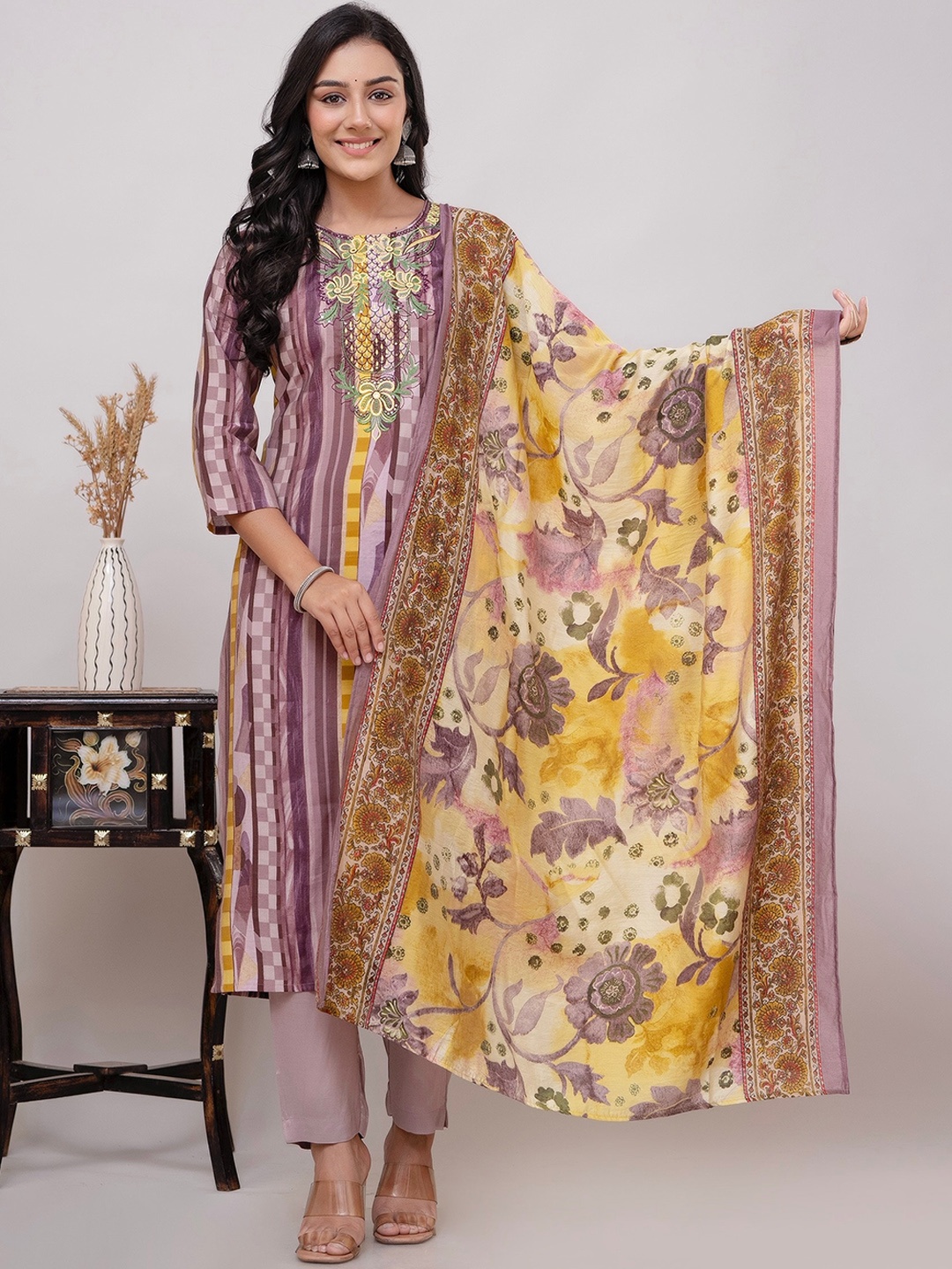

Kohsh Printed Regular Thread Work Kurta With Trousers & Dupatta, Lavender