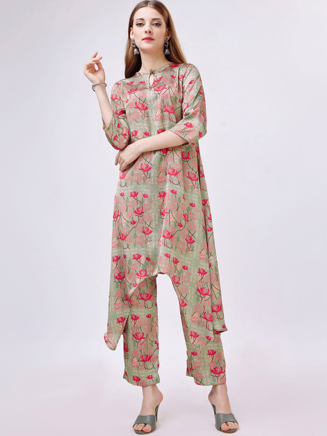

TWAM SUNDARA Floral Printed Satin keyhole Neck Kurta & Trouser, Sea green