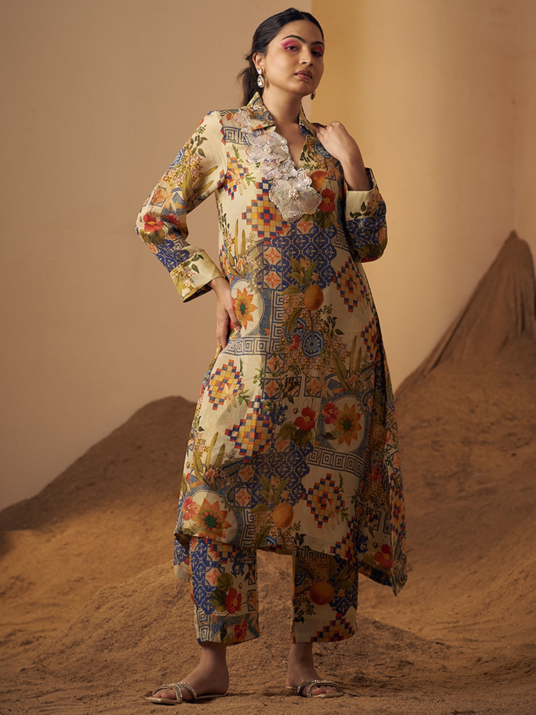 

POSHAAK BY RADHEE MANGUKIYA Floral Printed Sequinned Tissue A-Line Kurta With Trousers, White