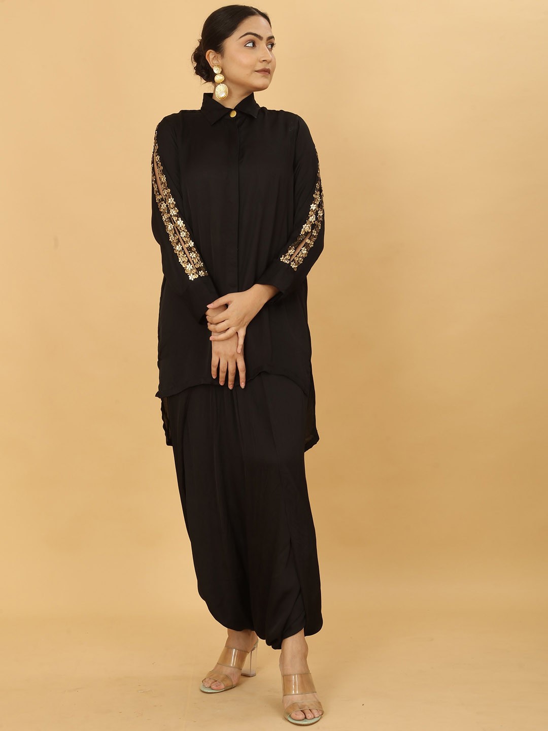

POSHAAK BY RADHEE MANGUKIYA Sequinned Embellished Kurta with Dhoti Pants, Green