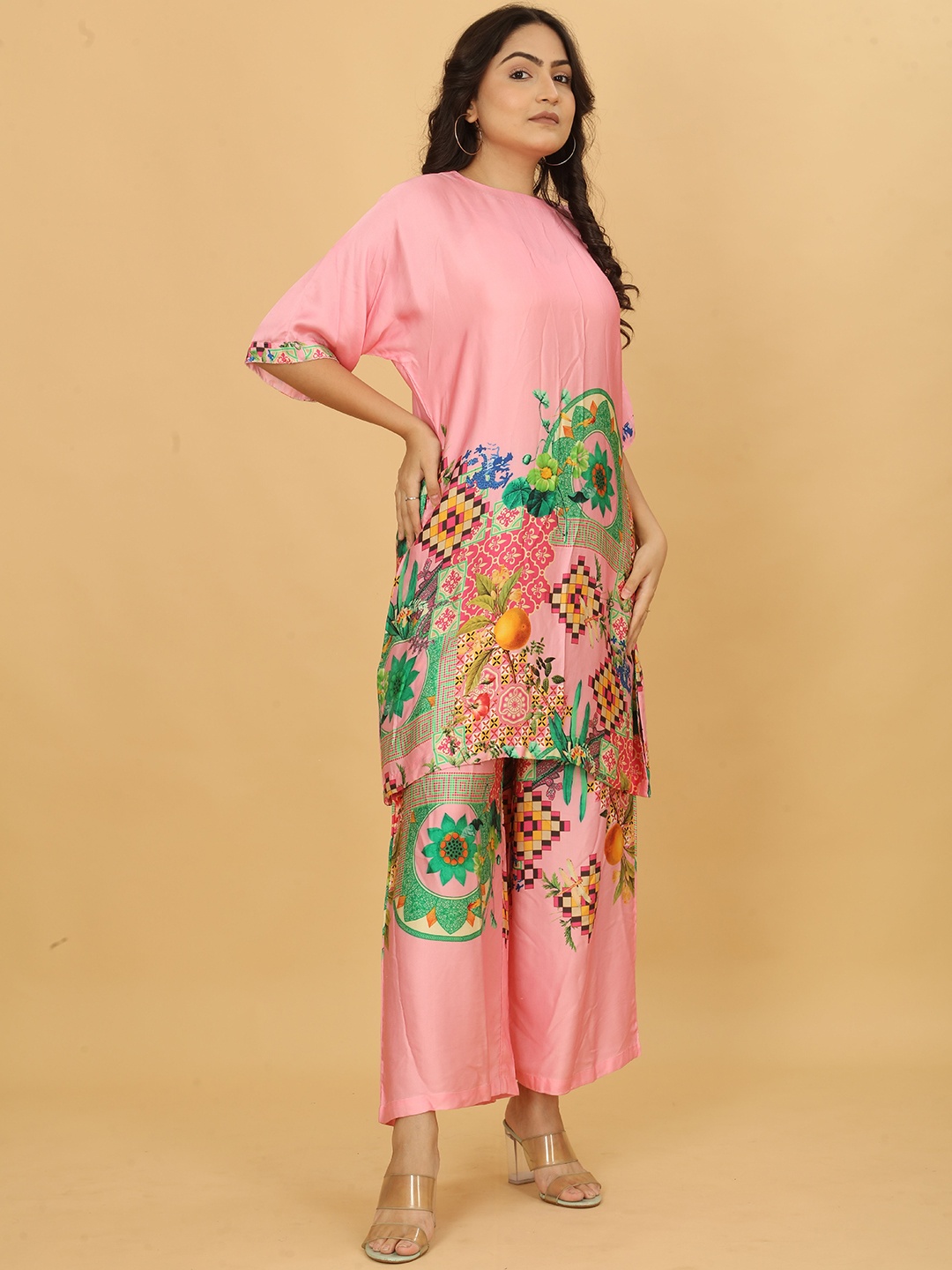 

POSHAAK BY RADHEE MANGUKIYA Floral Printed Satin Kurta With Trousers, Pink