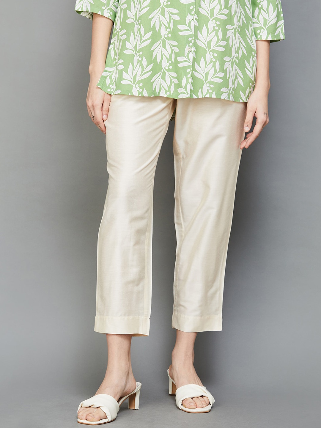 

Melange by Lifestyle Women Plain Flat-Front Cropped Slip-On Trousers, Off white