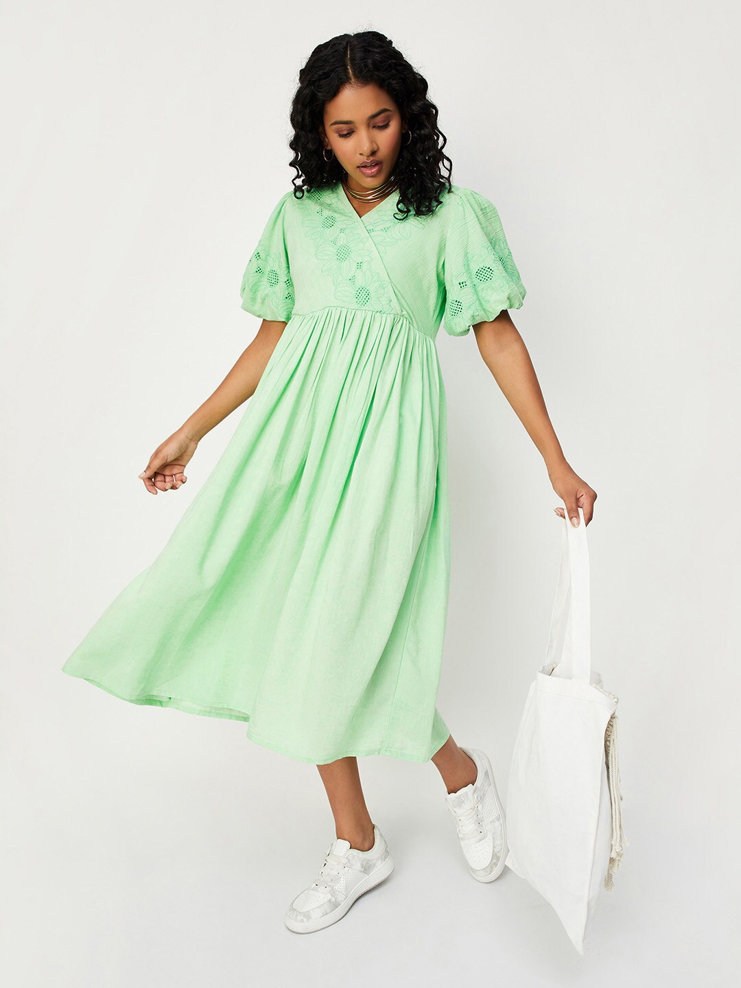 

max Schiffli V-Neck Puff Sleeves Fit And Flare Midi Dress, Green
