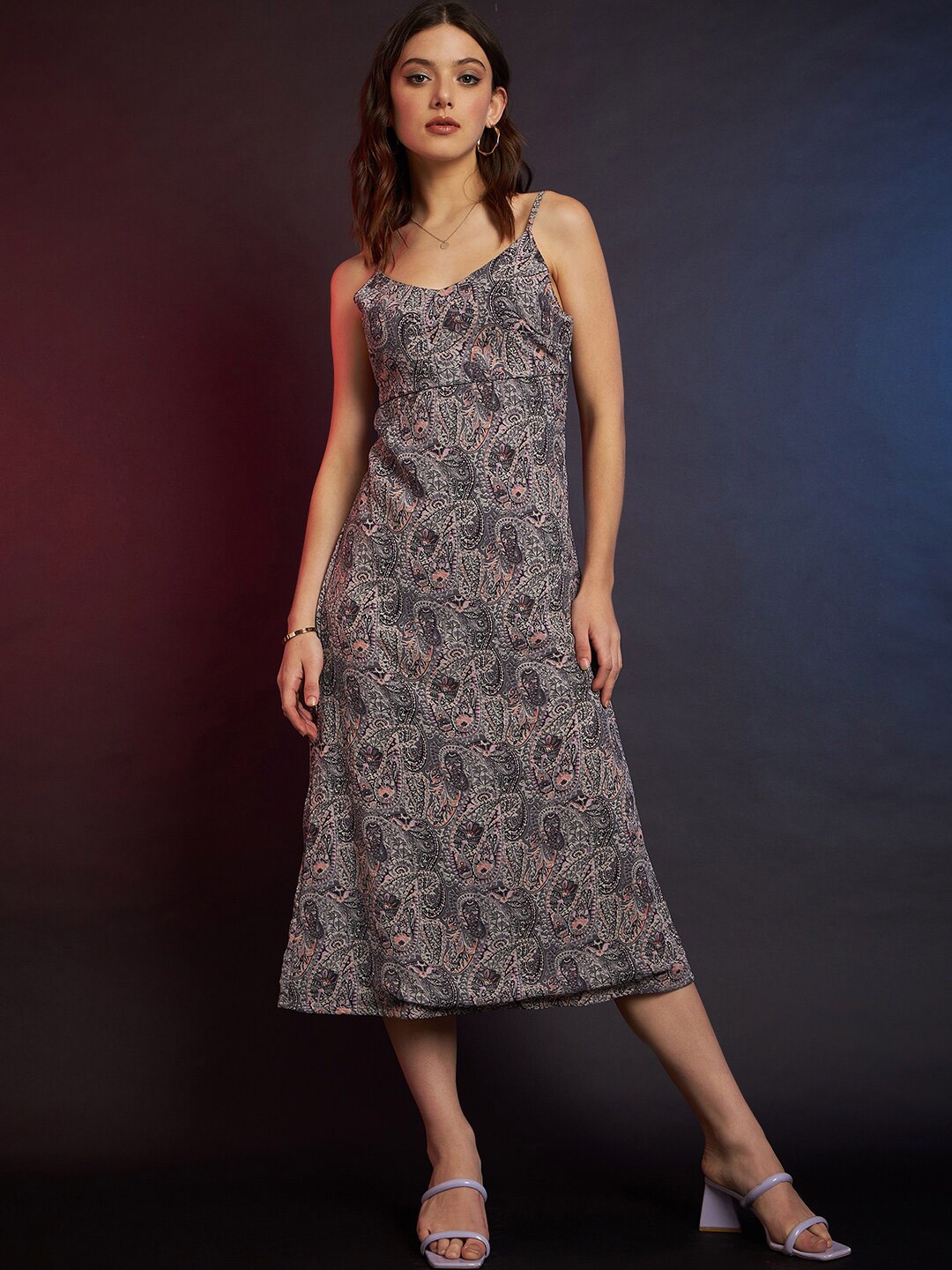 

DressBerry Grey Ethnic Motifs Printed Sleeveless Chiffon A-Line Midi Dress