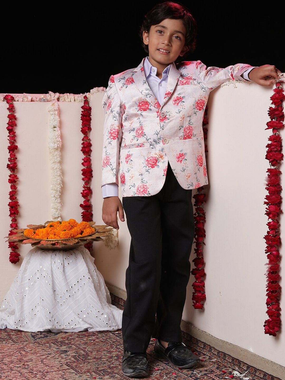 

VASTRAMAY Boys Floral Printed Single Breasted Satin Blazer, Peach