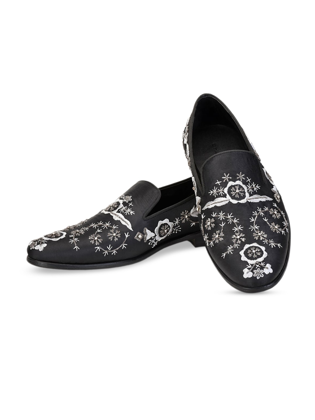 

SHUTIQ Men MAROUSH Ethnic Embroidered Velvet Mojaris, Black