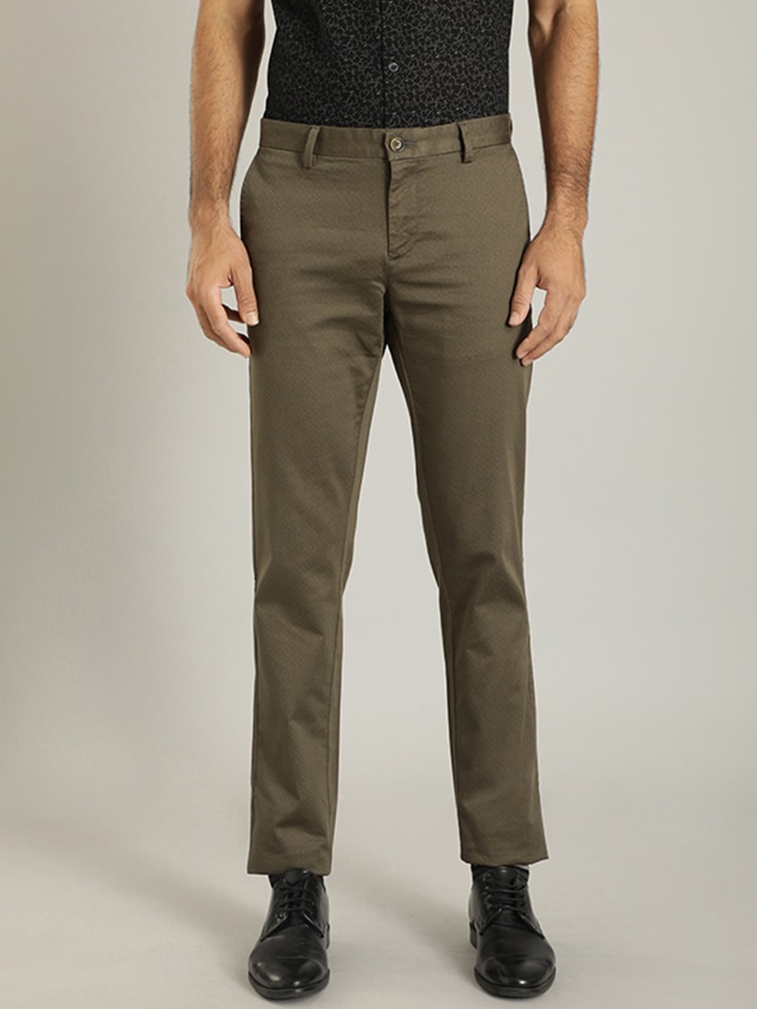 

Indian Terrain Men Brooklyn Mid Rise Chinos Trousers, Green