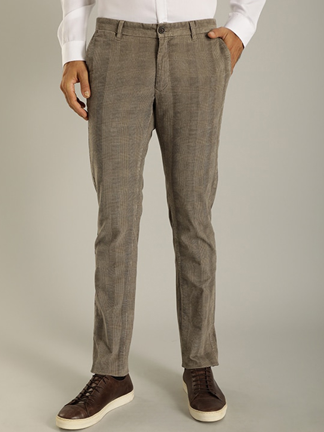 

Indian Terrain Men Brooklyn Checked Mid Rise Trousers, Beige