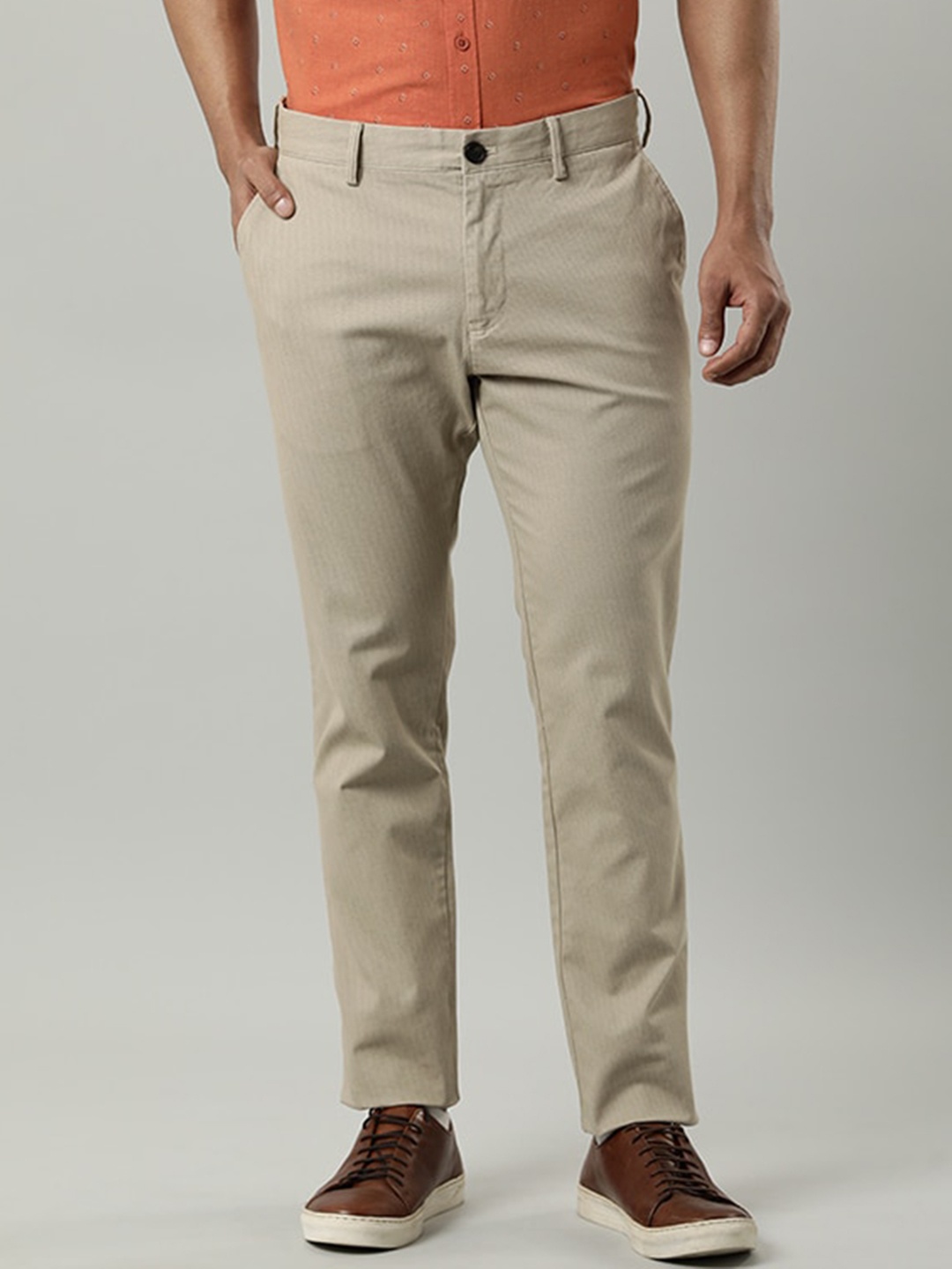 

Indian Terrain Men Urban Tapered Fit Mid Rise Chinos Trousers, Beige