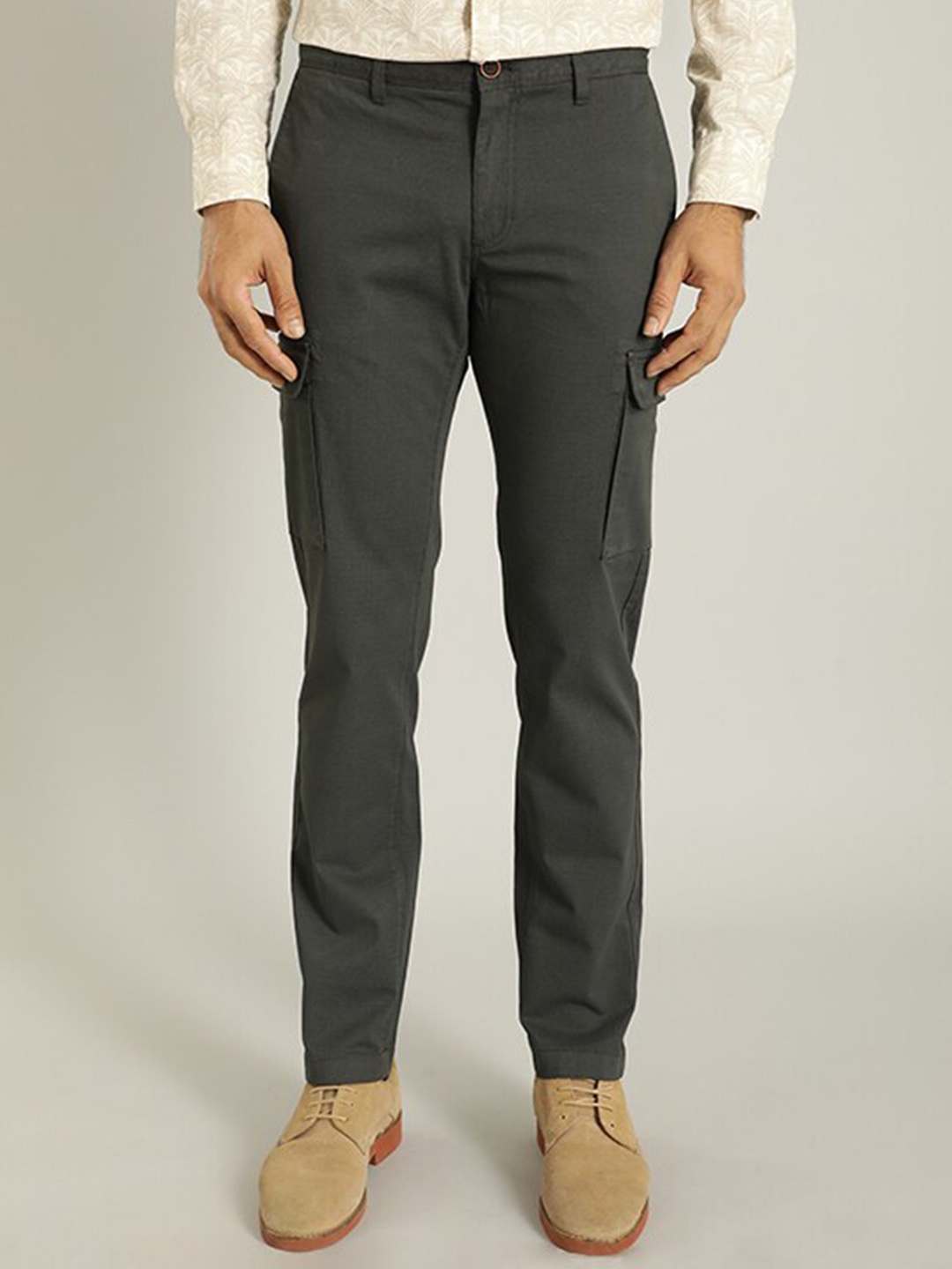

Indian Terrain Men Brooklyn Mid-Rise Chinos Trousers, Green