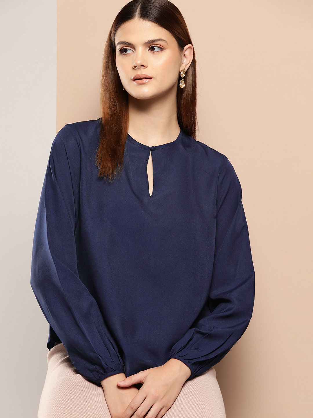 

INVICTUS Keyhole Neck Puff Sleeve Top, Navy blue