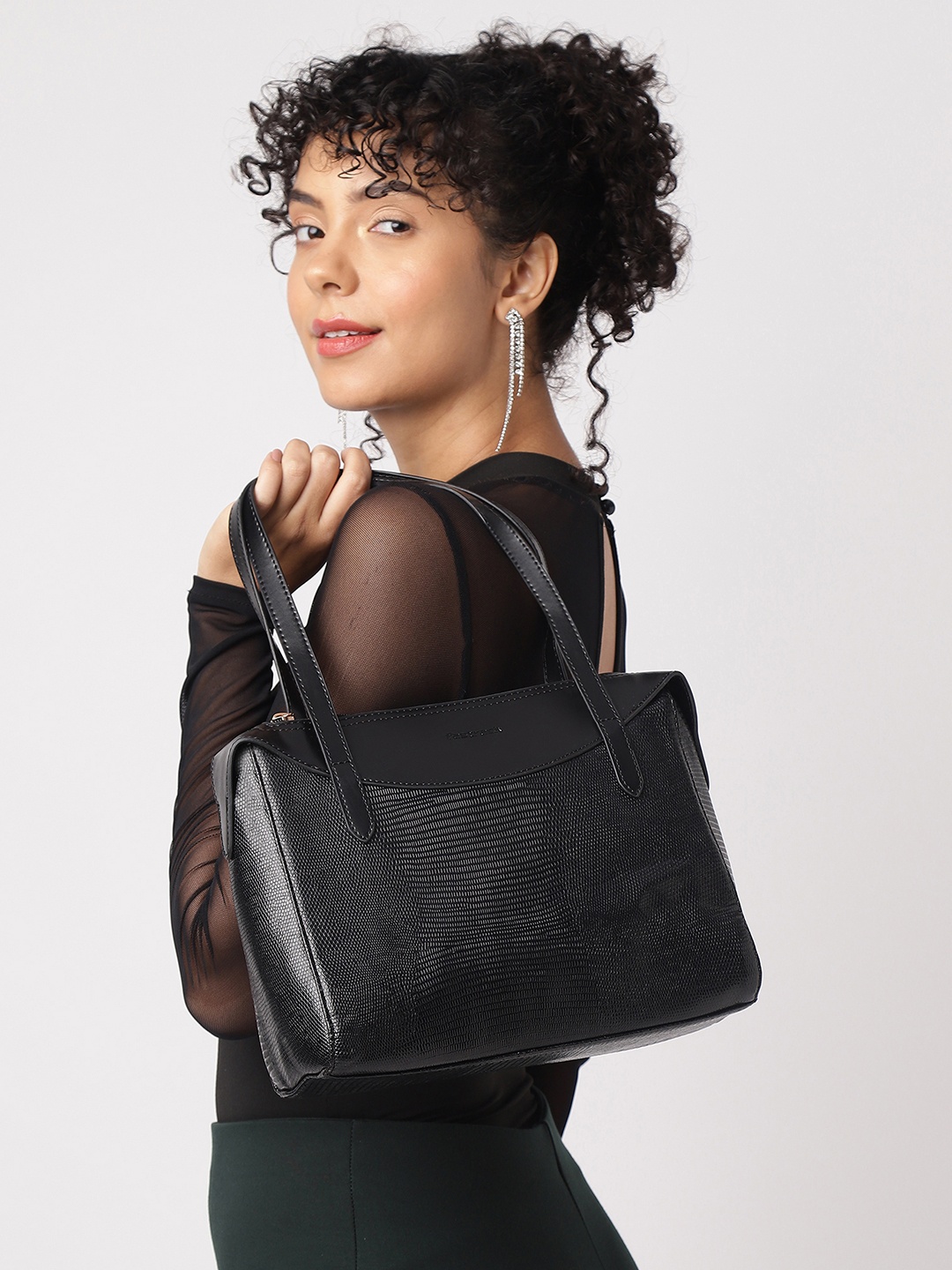 

Fastrack Structured Oversized Shoulder Bag, Black