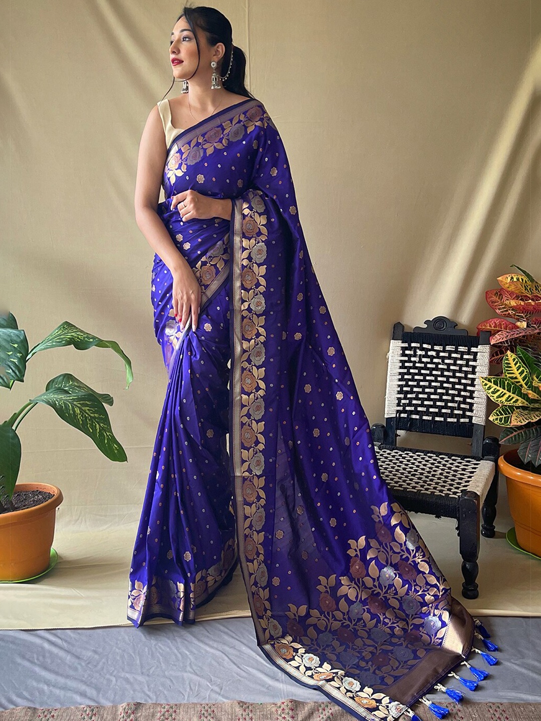 

DEVATITHI Floral Woven Design Zari Banarasi Saree, Blue