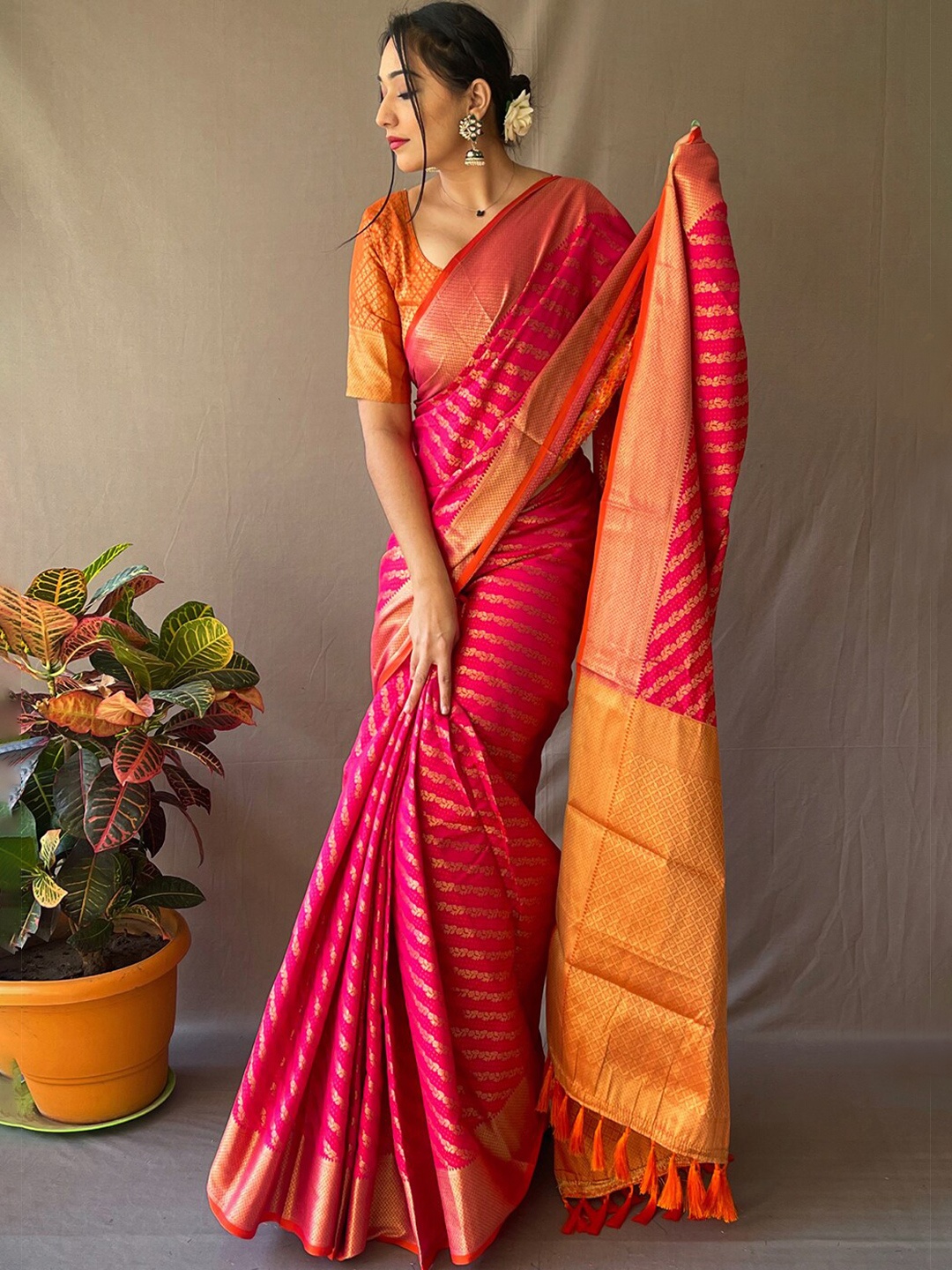 

DEVATITHI Striped Woven Design Zari Patola Saree, Pink