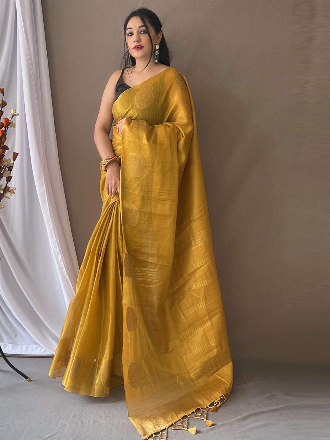 

DEVATITHI Floral Woven Design Zari Banarasi Saree, Yellow