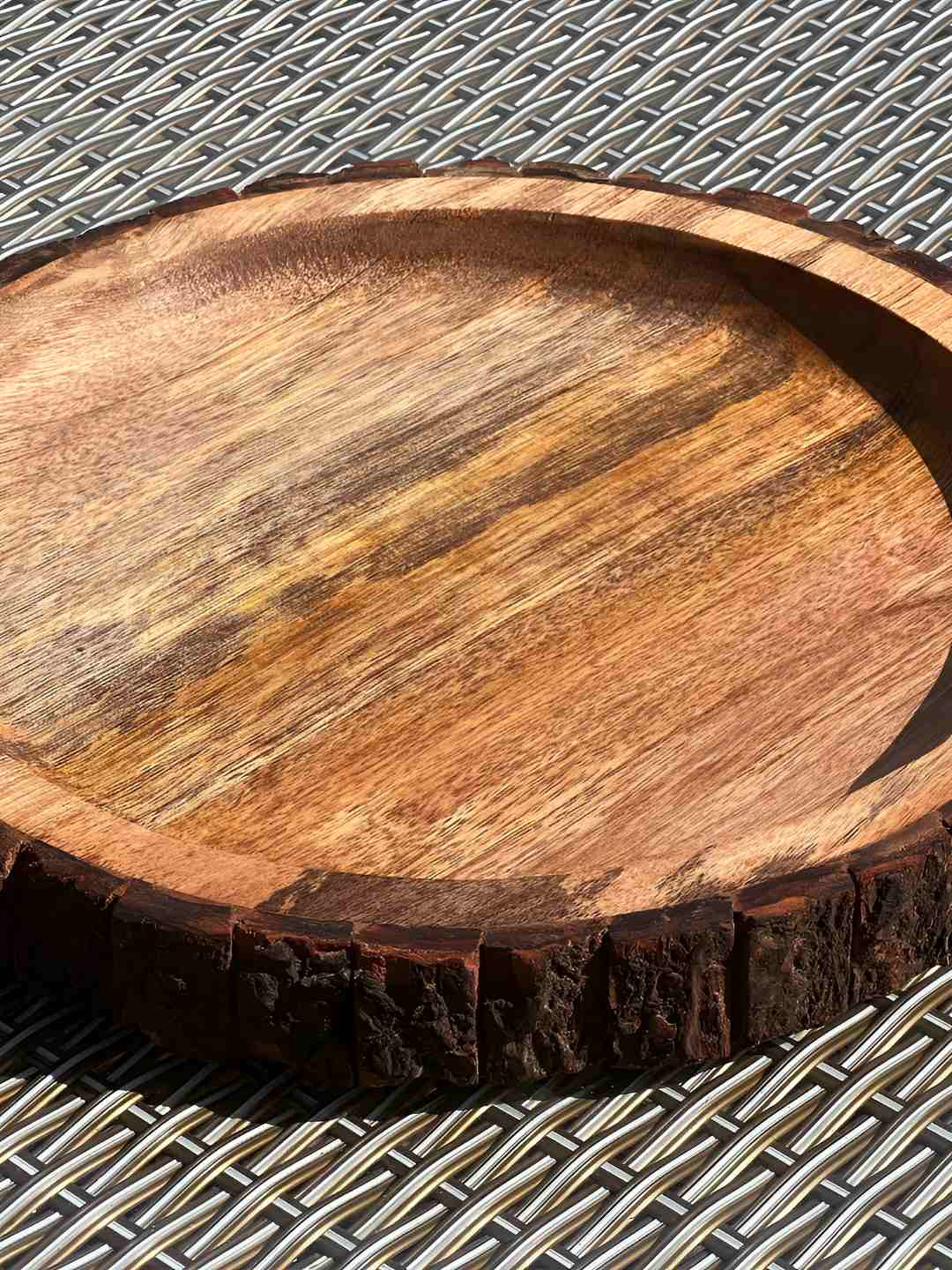 

Wood Chop Mango Live Edge Beige Wood Tray