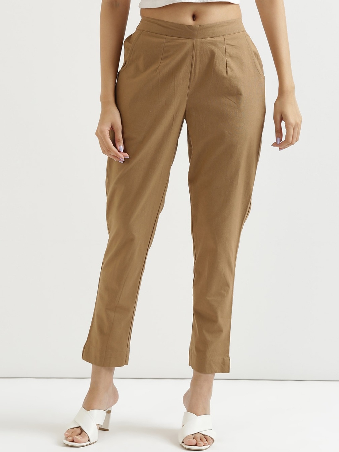 

SAADAA Women Mid-Rise Cotton Trousers, Coffee brown