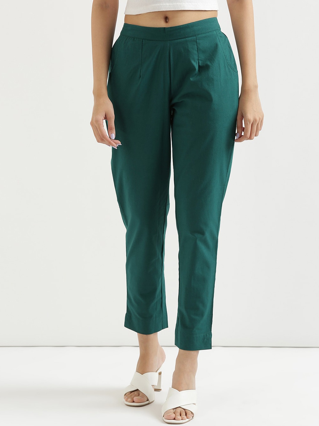 

SAADAA Women Mid-Rise Cotton Trousers, Green