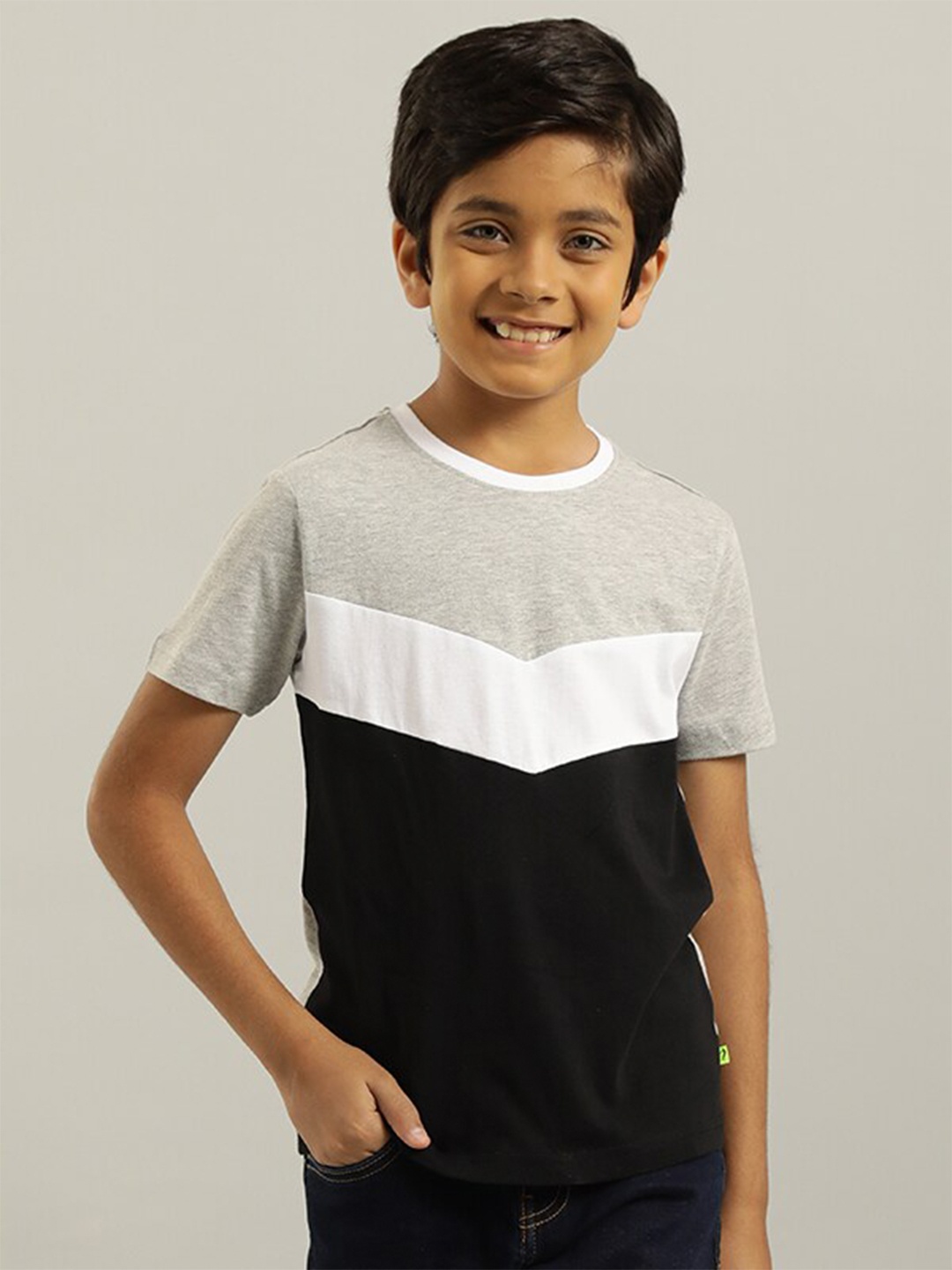 

Indian Terrain Boys Colourblocked Pure Cotton T-shirt, Grey