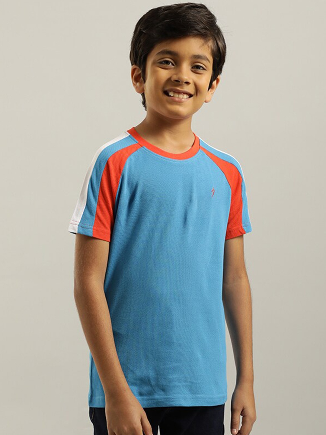 

Indian Terrain Boys Colourblocked Round Neck Cotton Regular T-shirt, Blue