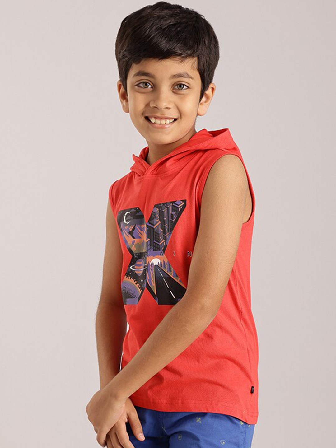 

Indian Terrain Boys Graphic Printed Hooded Cotton T-shirt, Red