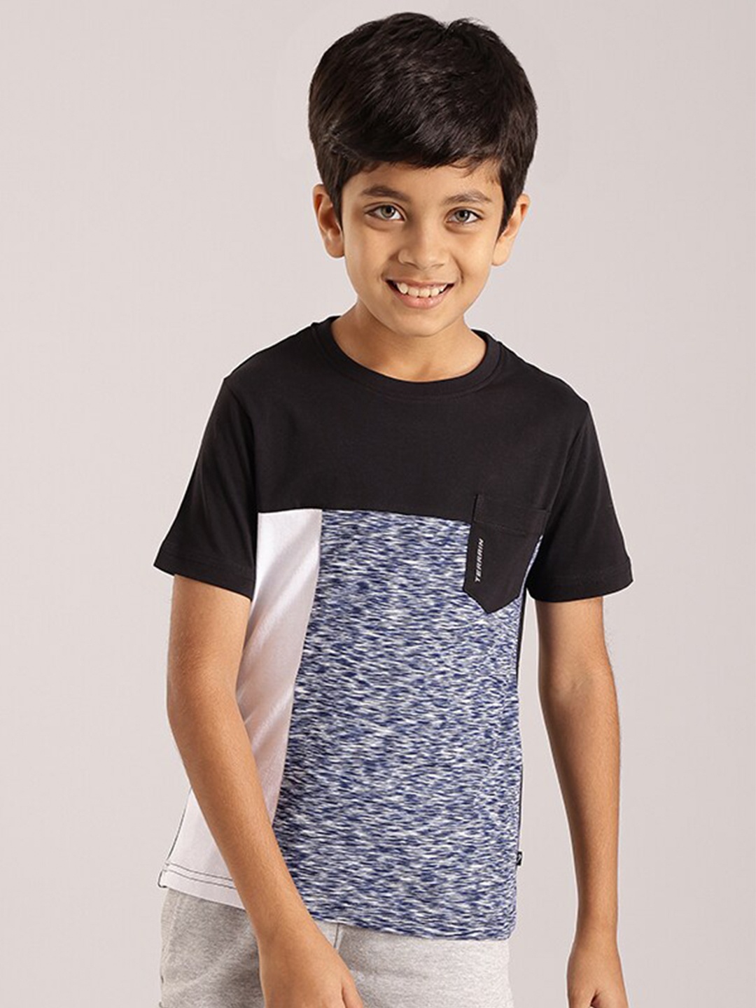 

Indian Terrain Boys Colourblocked Pure Cotton T-shirt, Black