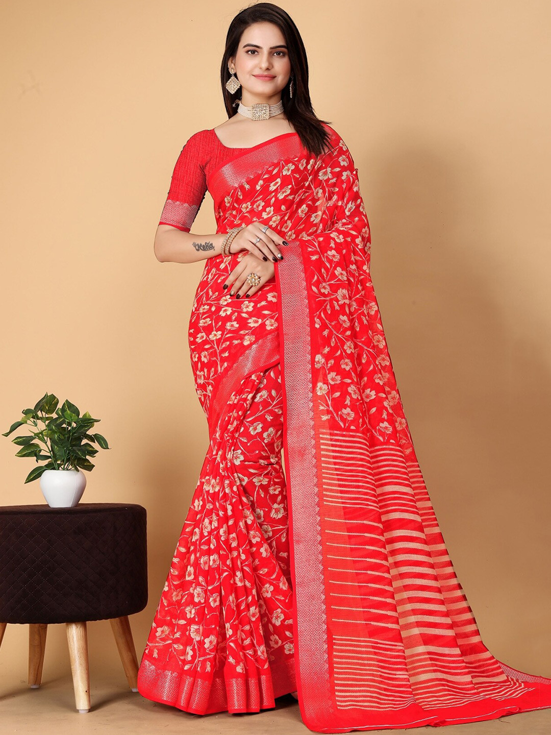

KALINI Floral Printed Zari Saree, Red