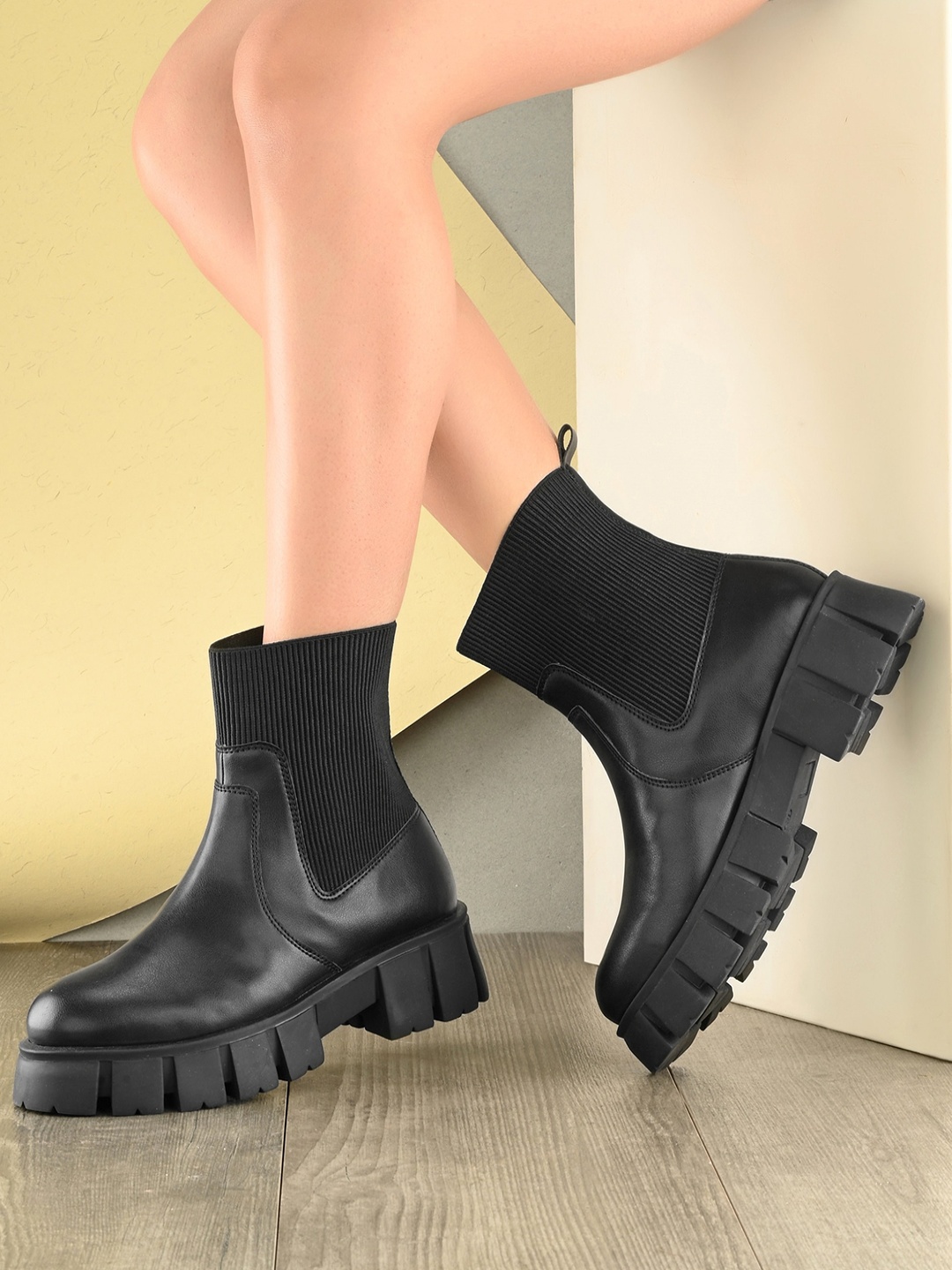 

MISEEN Women Heeled Mid-Top Chelsea Boots, Black