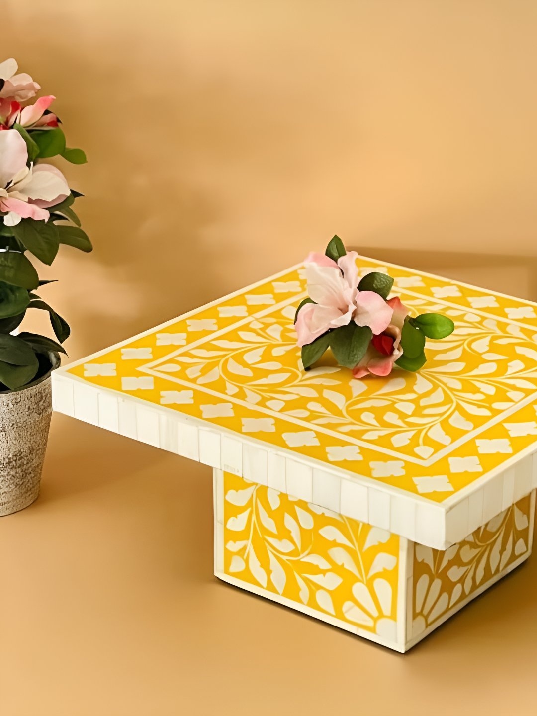 

CasaGold Yellow & White Printed Wooden Cake Stand