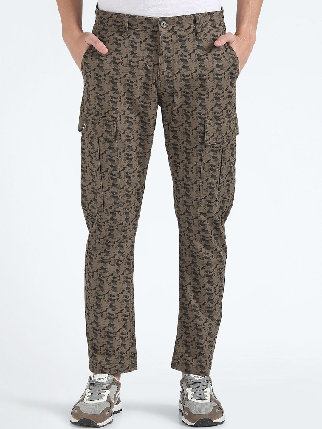 

Flying Machine Men Mid Rise Abstract Printed Cargo Trousers, Green