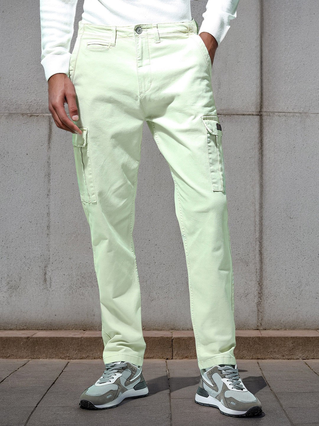 

Flying Machine Men Slim Fit Mid-Rise Cargos, Green