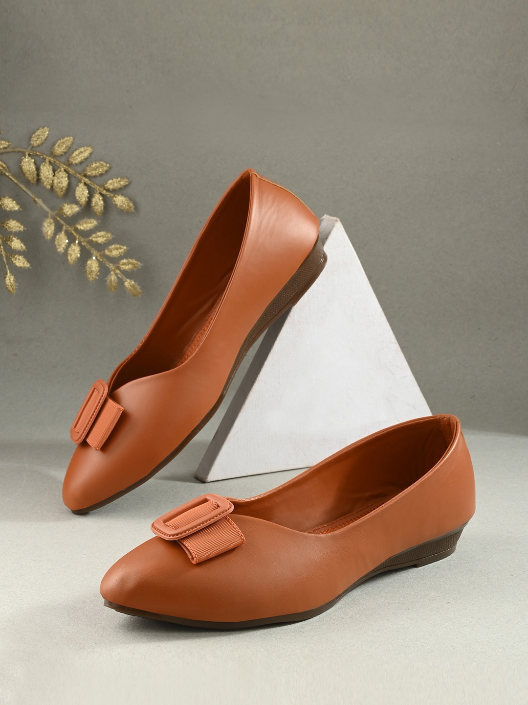 

DressBerry Tan Brown Pointed Toe Ballerinas With Bows