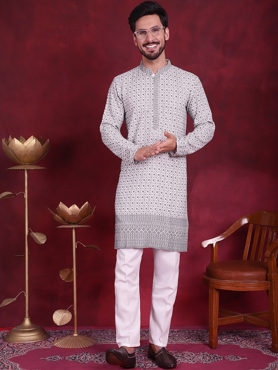 

Jompers Floral Embroidered Chikankari Regular Kurta With Pyjamas, White
