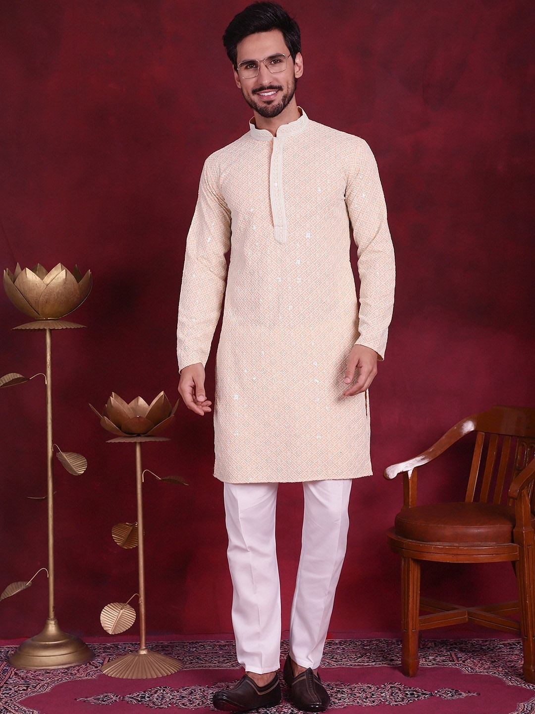 

Jompers Ethnic Motifs Embroidered Sequinned Chikankari Pure Cotton Kurta With Pyjamas, Peach