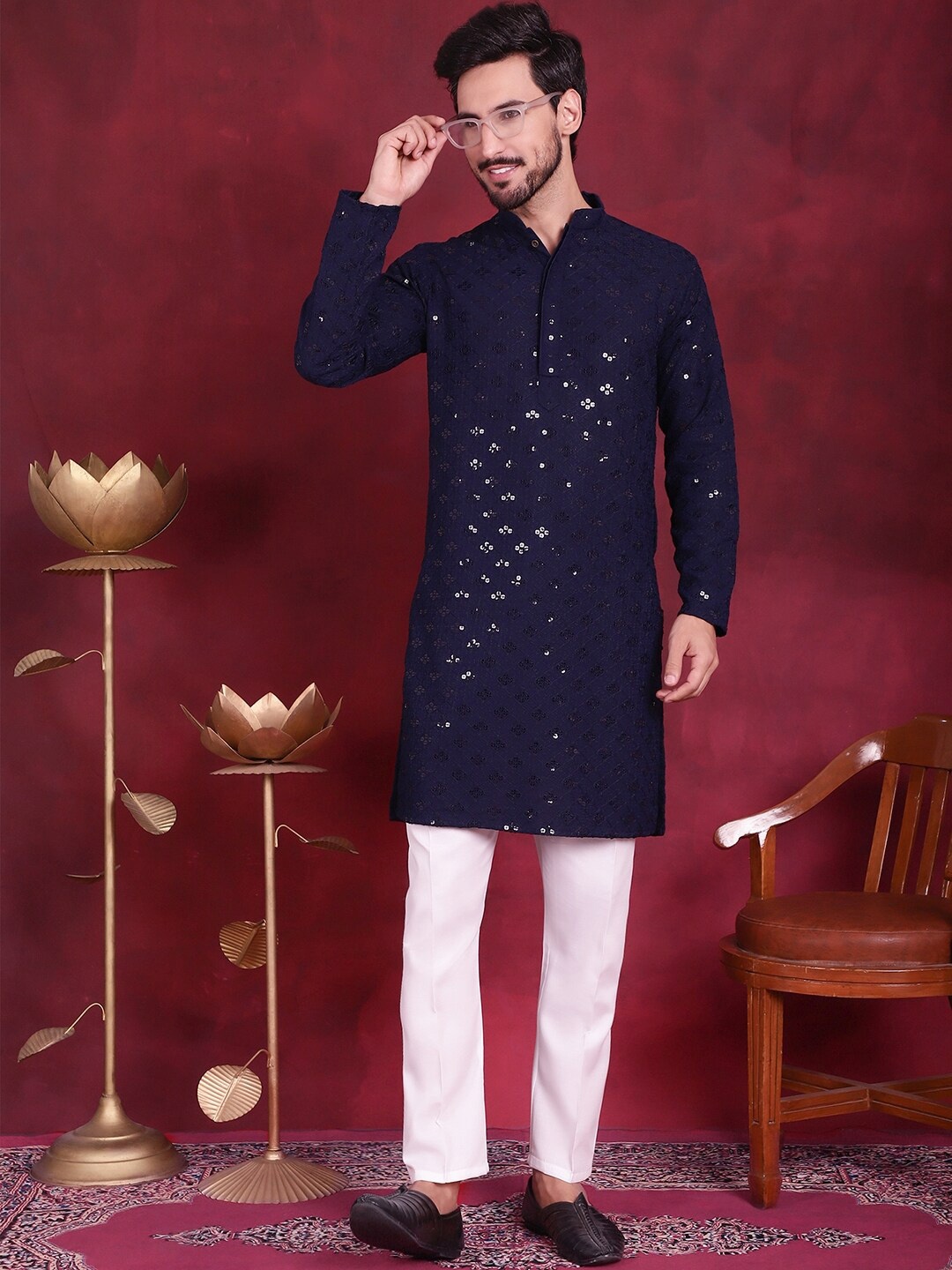 

Jompers Ethnic Motifs Embroidered Sequinned Pure Cotton Kurta With Pyjamas, Navy blue