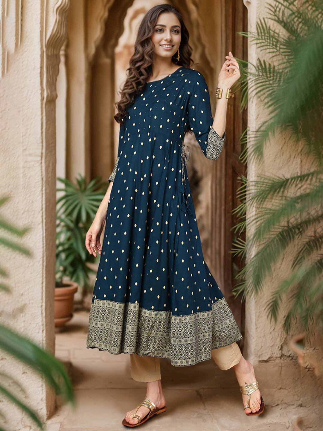 

AHIKA Geometric Printed Anarkali Kurta, Navy blue