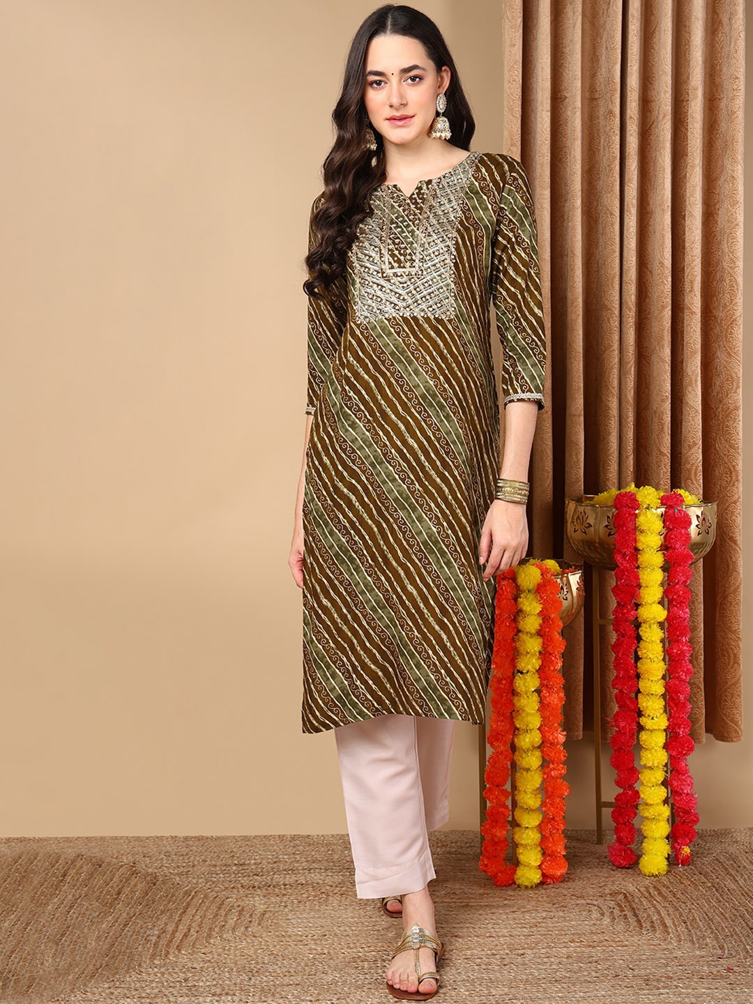

AHIKA Leheriya Printed Sequinned Kurta, Olive