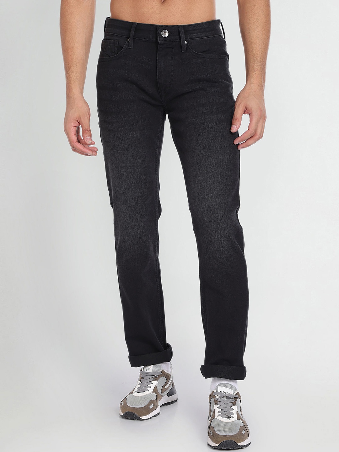 

Flying Machine Men Clean Look Mid-Rise Slim Straight Stretchable Jeans, Black