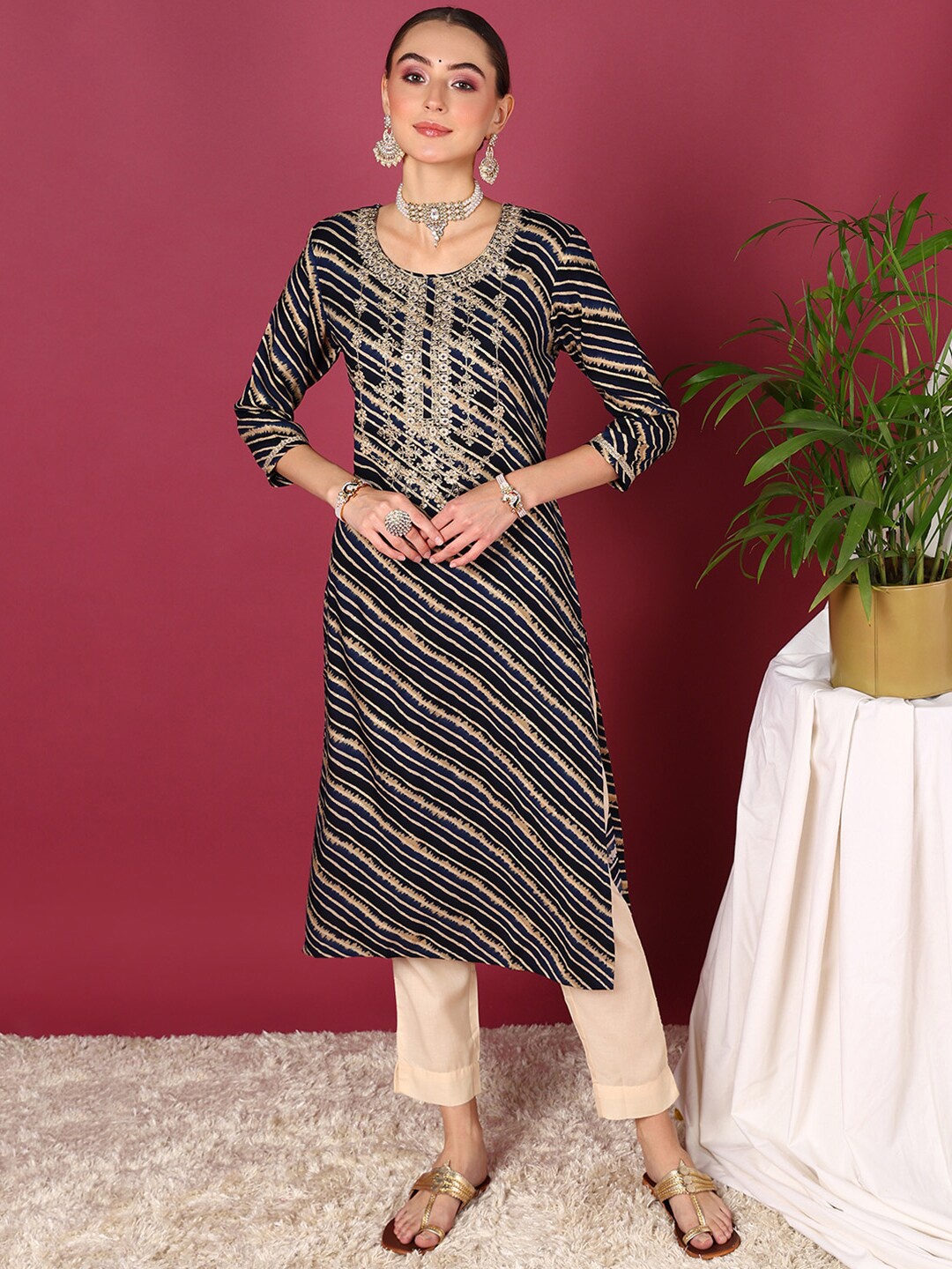 

AHIKA Leheriya Printed Thread Work Straight Kurta, Navy blue