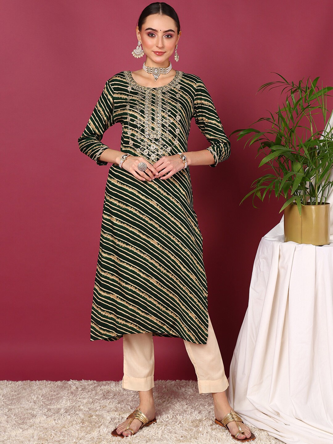 

AHIKA Leheriya Printed Thread Work Straight Kurta, Green