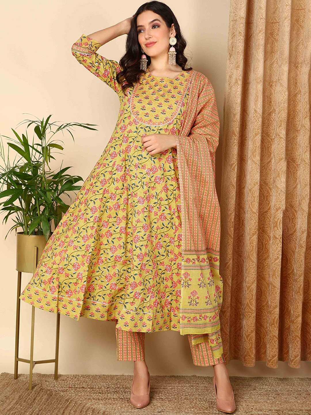 

AHIKA Floral Printed Empire Pure Cotton Kurta With Trousers & Dupatta, Yellow