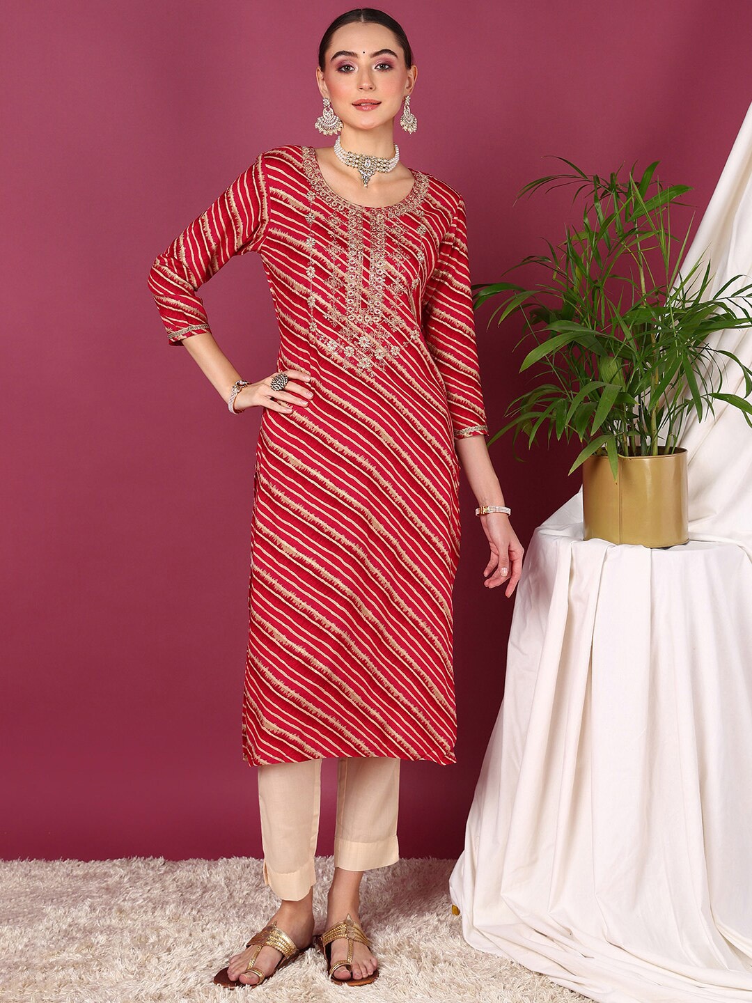 

AHIKA Leheriya Printed Thread Work Straight Kurta, Red