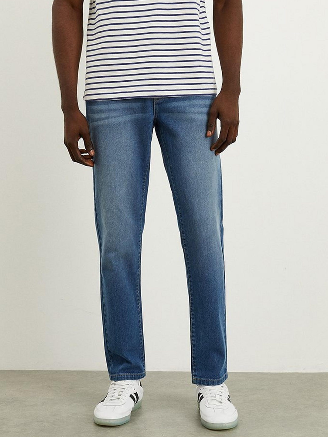 

Burton Men Slim Fit Pure Cotton Light Fade Jeans, Blue