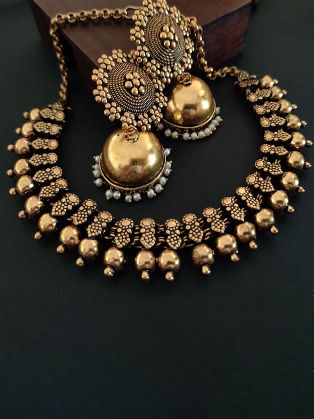 

Binnis Wardrobe Gold-Plated Antique Jewellery Set